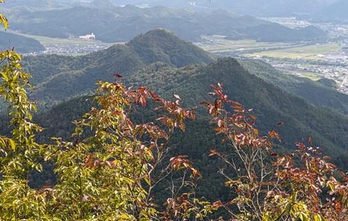 20241030城山と千丈寺山.jpg