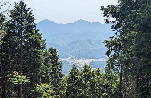 20240613夏栗山からの白髪岳と松尾山.jpg